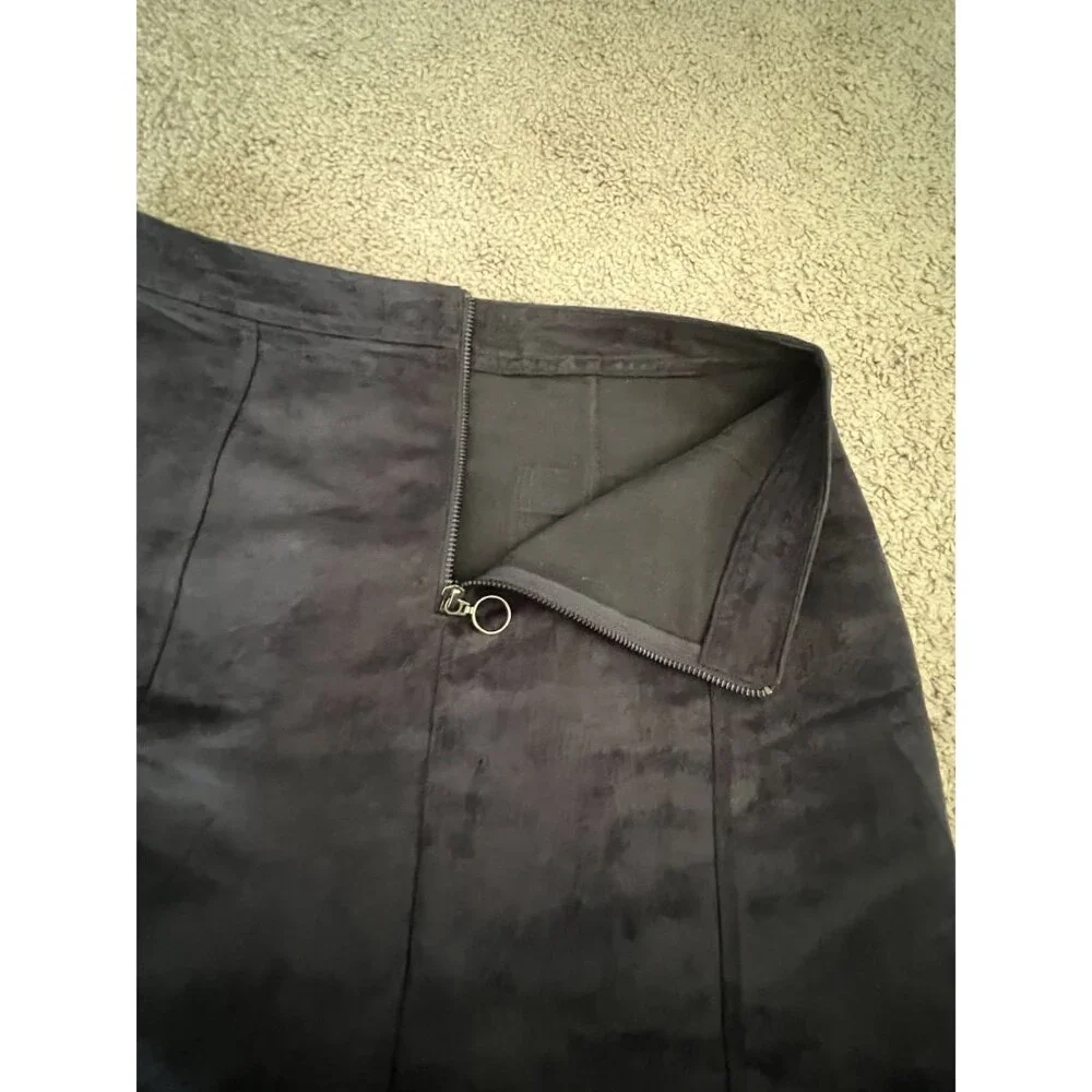 Old Navy Black Suede Utility Front Pocket Zipper Mini Skirt - Size 6 - Picture 4 of 9